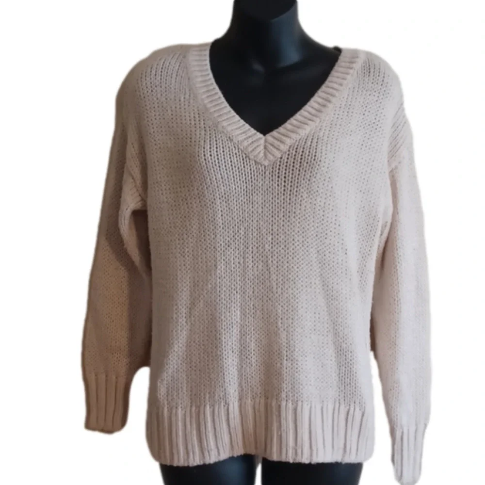 Pink Victorias Secret sweater. Size small. Oatmeal colored v neck cableknit type